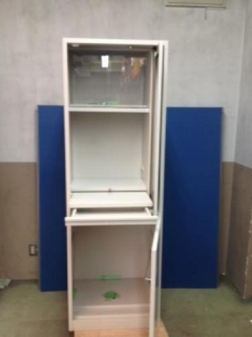 ■中古　■オカムラ（okamura）製　 ■キッチンキャビネット　上部ガラス引き違い　オフィスの一角に
                                    中古
            