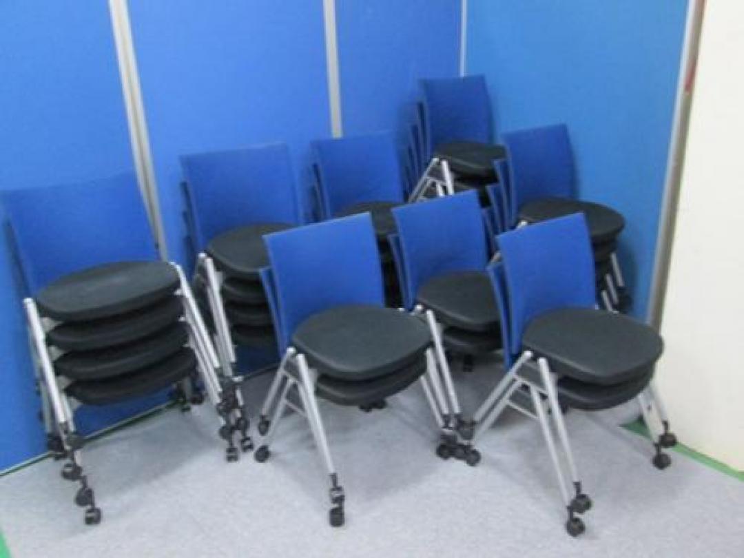 【セット商品】【内田洋行製　キャスター付スタックチェア】28脚セット【会議チェア】
                                    中古
            