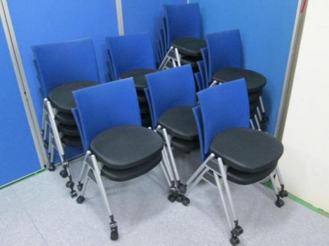 【セット商品】【内田洋行製　キャスター付スタックチェア】24脚セット【会議チェア】
                                    中古
            