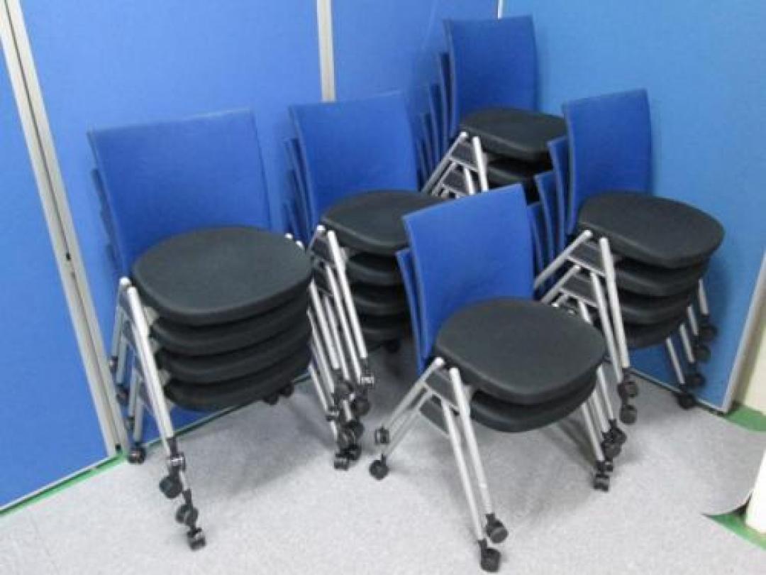 【セット商品】【内田洋行製　キャスター付スタックチェア】20脚セット【会議チェア】
                                    中古
            