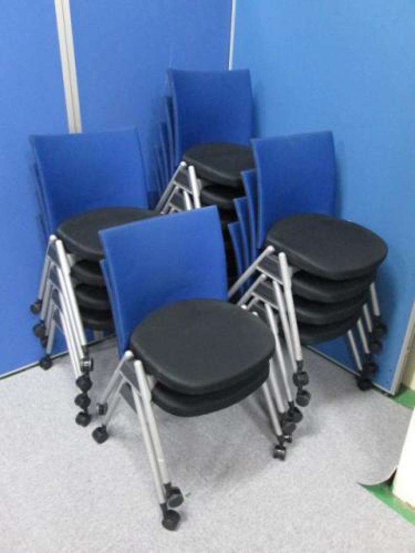 【セット商品】【内田洋行製　キャスター付スタックチェア】16脚セット【会議チェア】
                                    中古
            