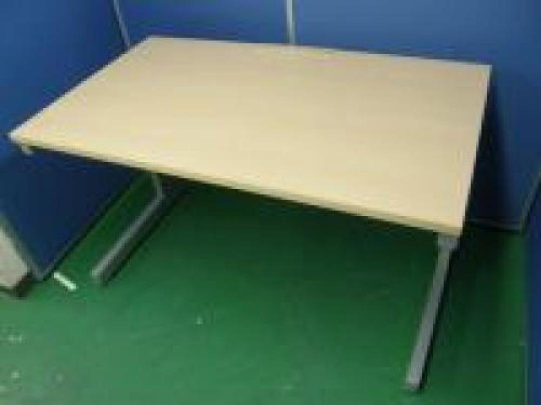 【デスク】在庫一掃セール実施中◆イナバ製◆W1200タイプ◆通常12600円⇒5,250円◆ ※引出無【対象商品】
                                    中古
            