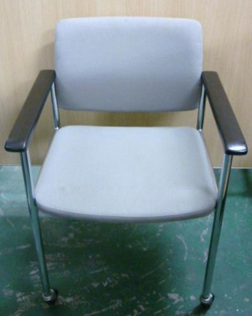 ■キャスター付きミーティングチェア　コクヨ製なのにこの価格で!!在庫4脚のみ■【会議チェア】
                                    中古
            