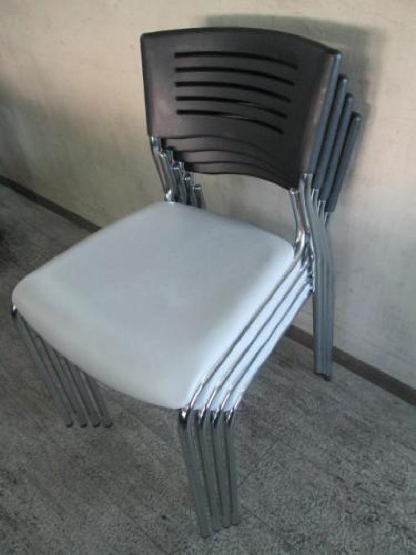 ☆★　スタッキングチェア　グレー　【4脚セット】☆★【会議チェア】
                                    中古
            