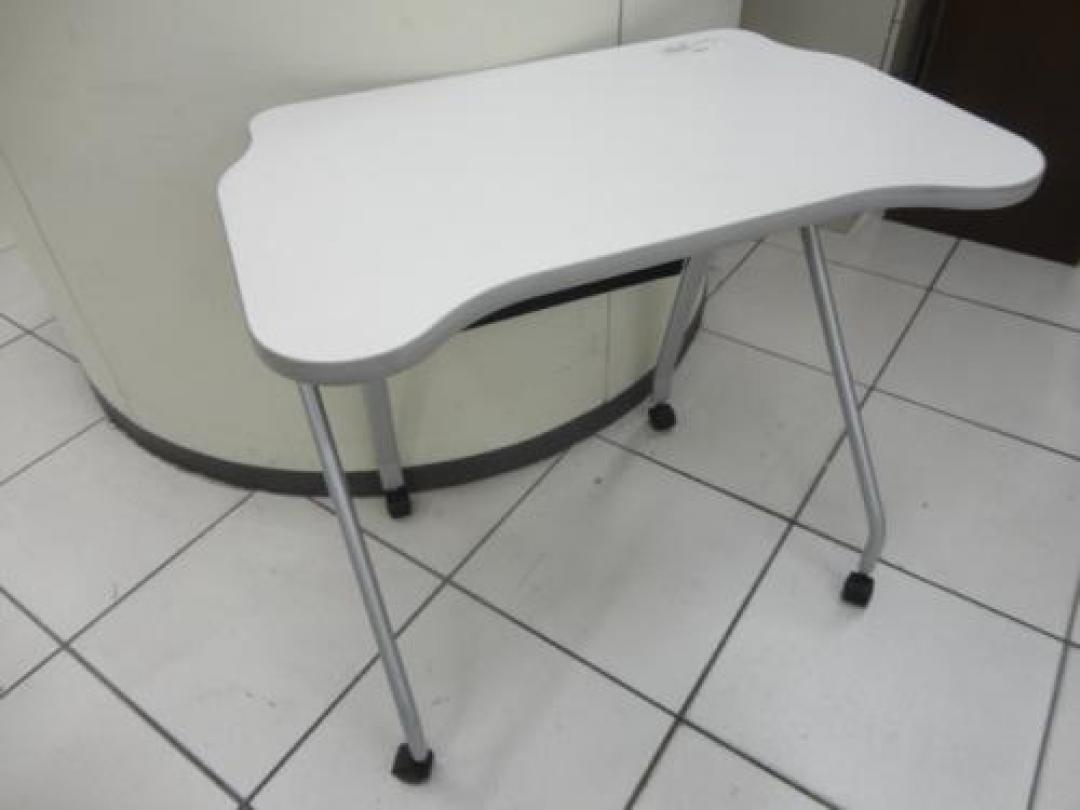 ■コクヨ製〜１名用サイドスタックテーブル〜
                                    中古
            