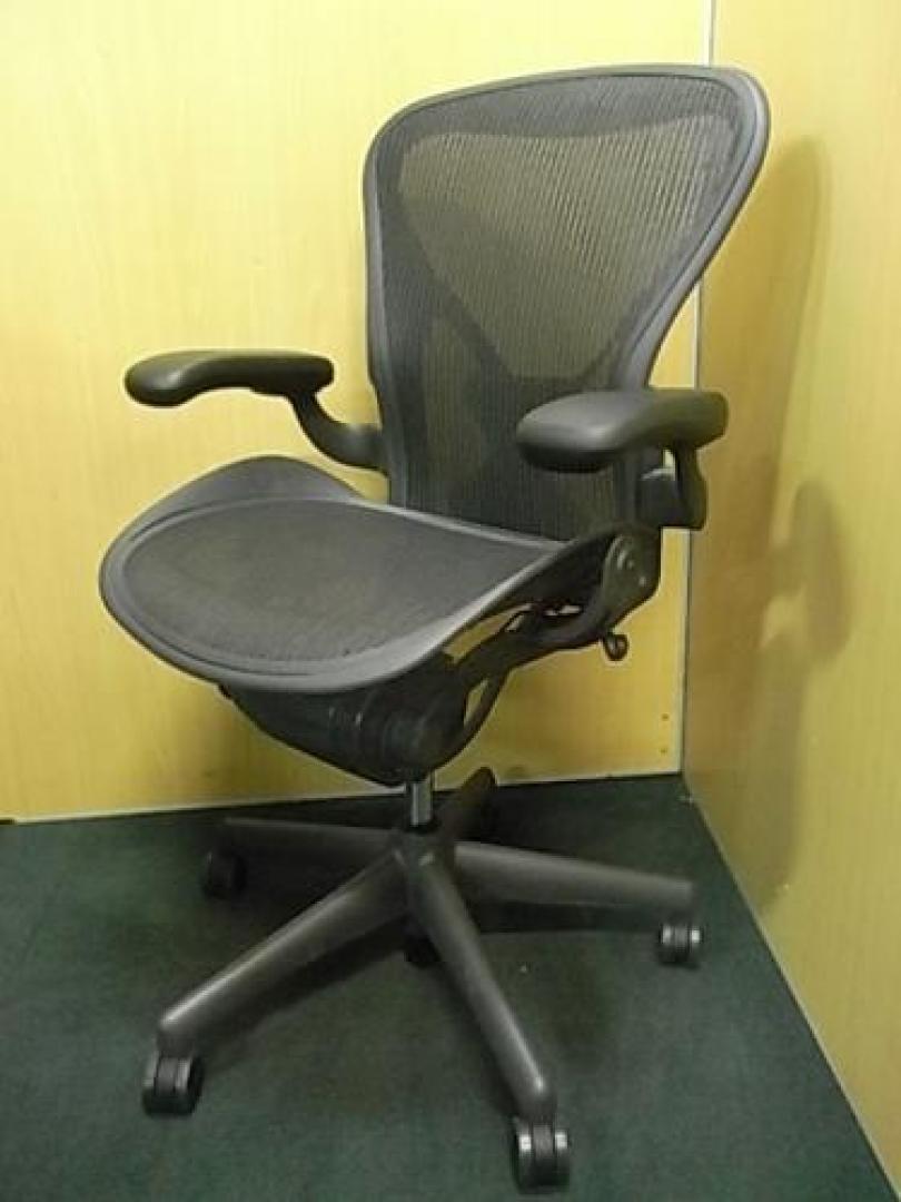 新古品】アーロンチェア Herman Miller/ハーマンミラー 肘付