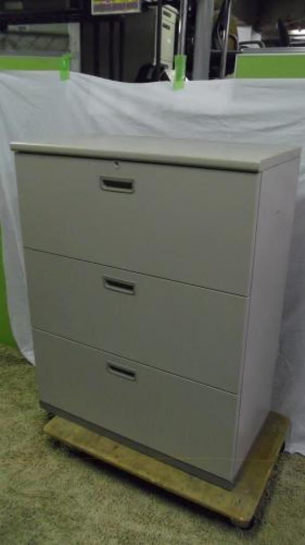 【飯田橋店セール品】■　イナバ製　■　３段ラテラルキャビネット　書庫　■　天板付き
                                    中古
            