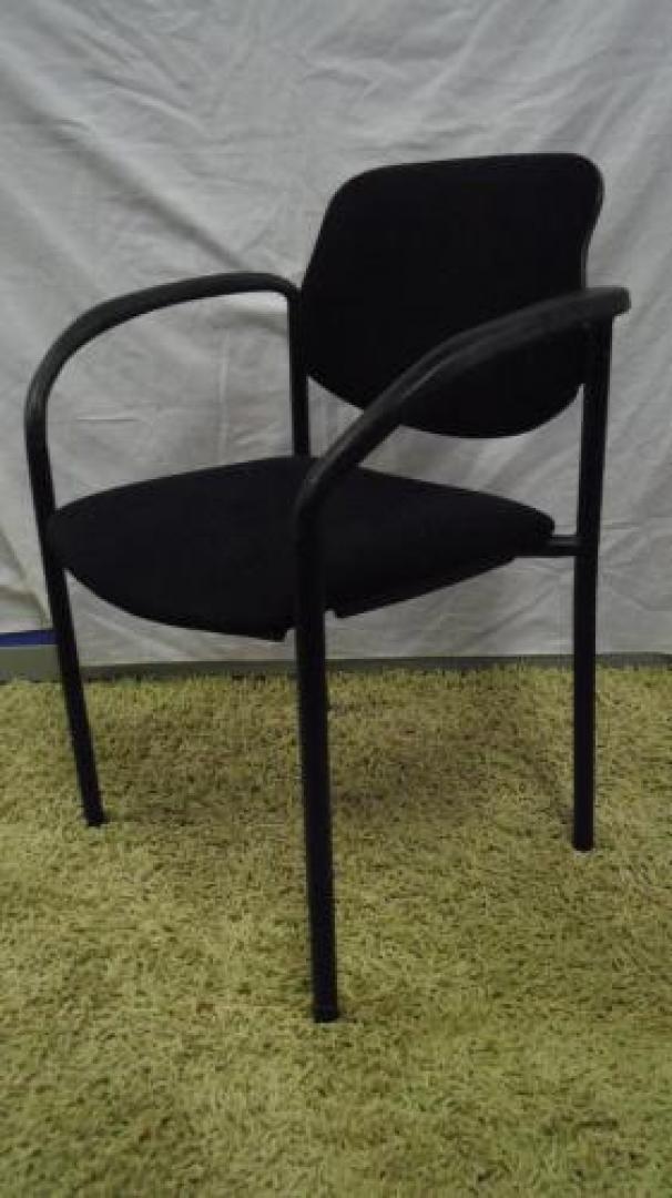 肘付きスタッキングチェア！！６脚入荷！！【会議チェア】
                                    中古
            