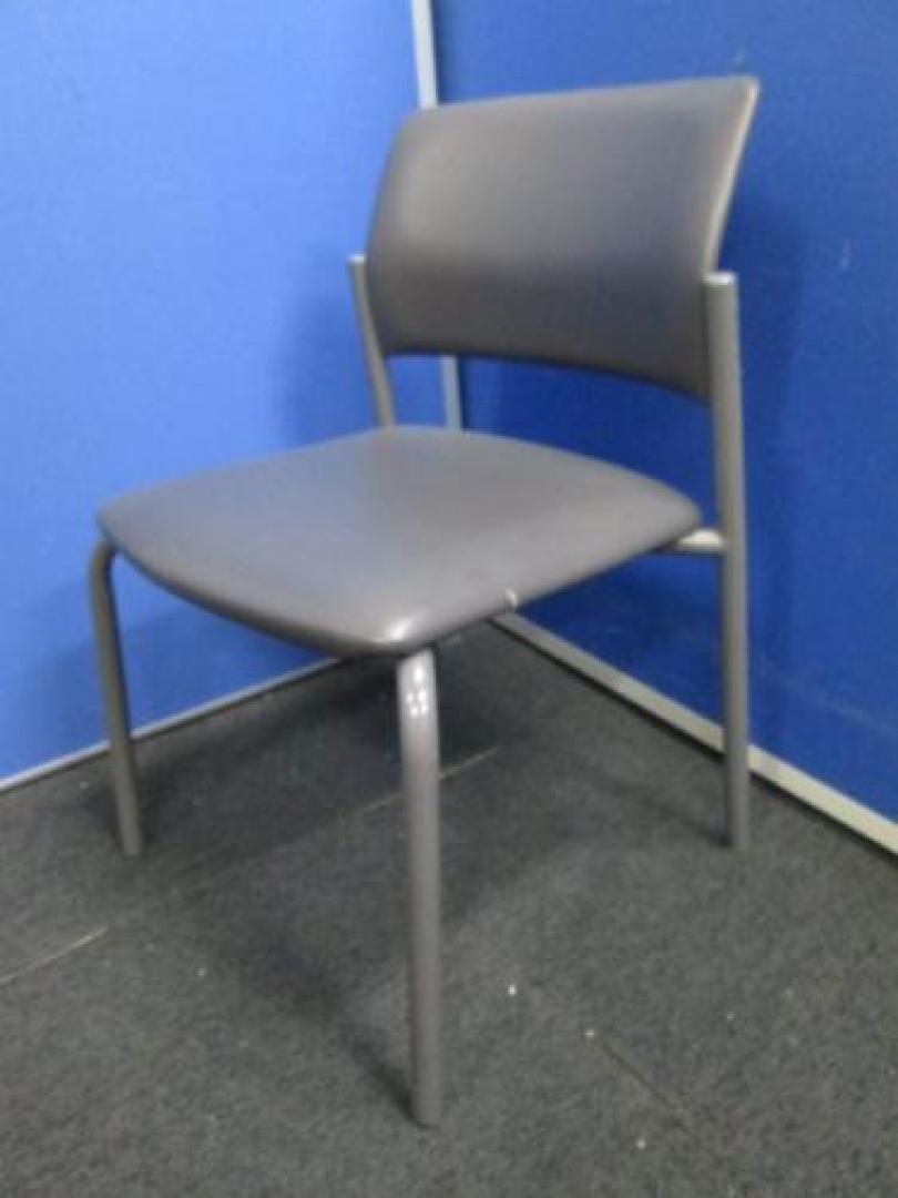 【スタッキングチェア】重ねて収納【会議チェア】
                                    中古
            