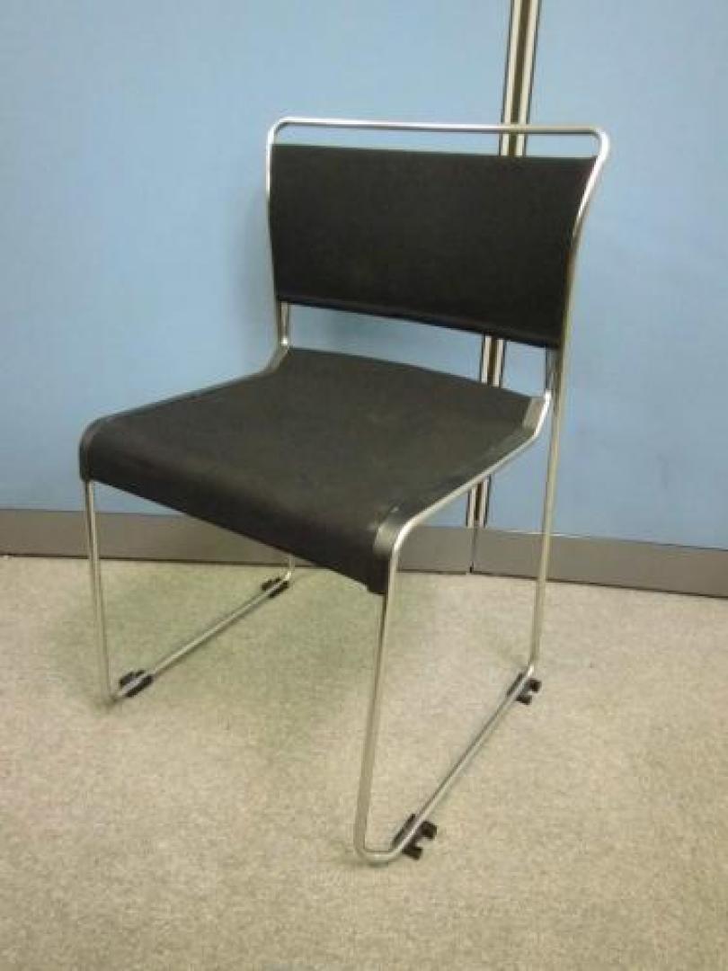 イトーキ製　スタッキングチェア【会議チェア】
                                    中古
            