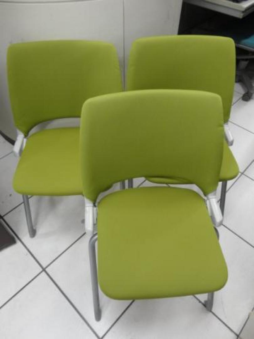 ■内田洋行製〜スタッキングチェア3脚セット〜　■オシャレなイエロー！！【会議チェア】
                                    中古
            