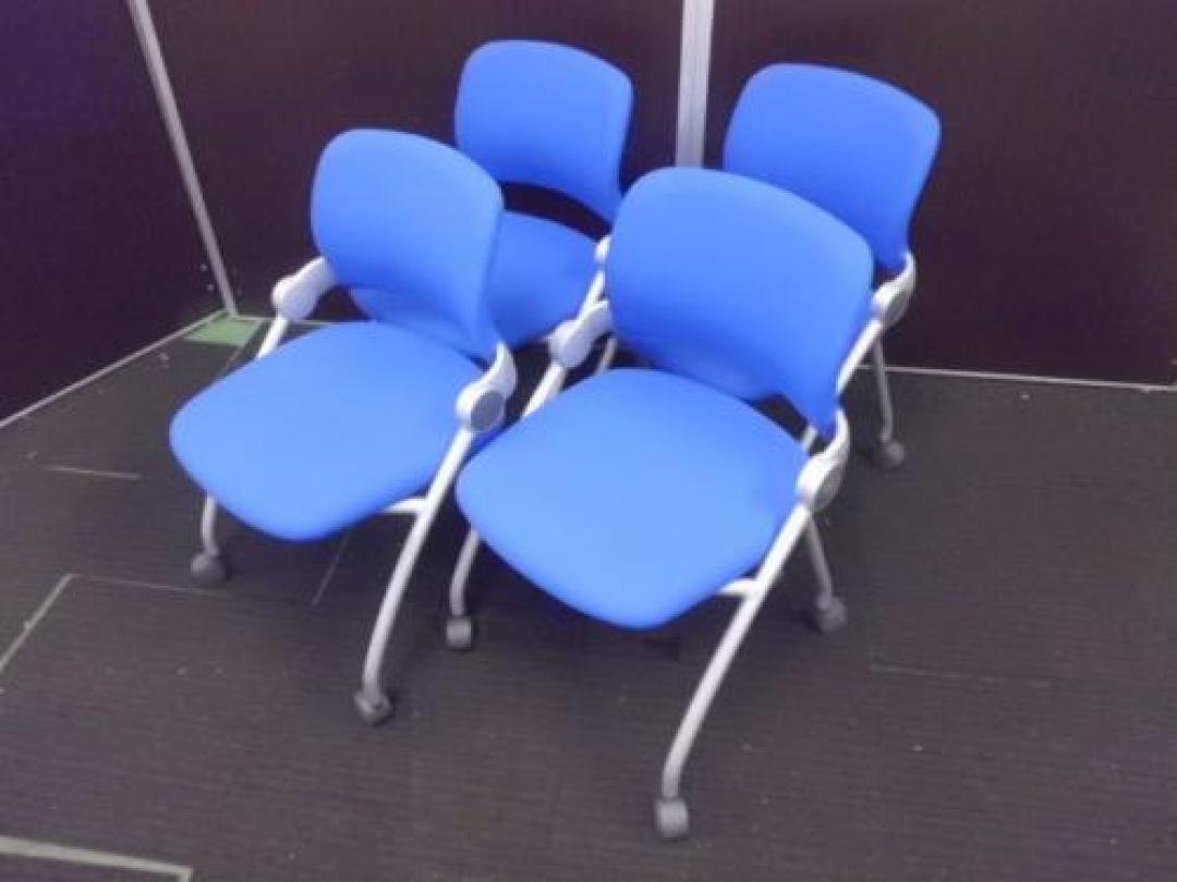 【￥２５.０００　４脚セット商品シリーズ】　コクヨ製ジグザミーティングチェア×４脚　■　状態良好　【セット商品】【会議チェア】
                                    中古
            