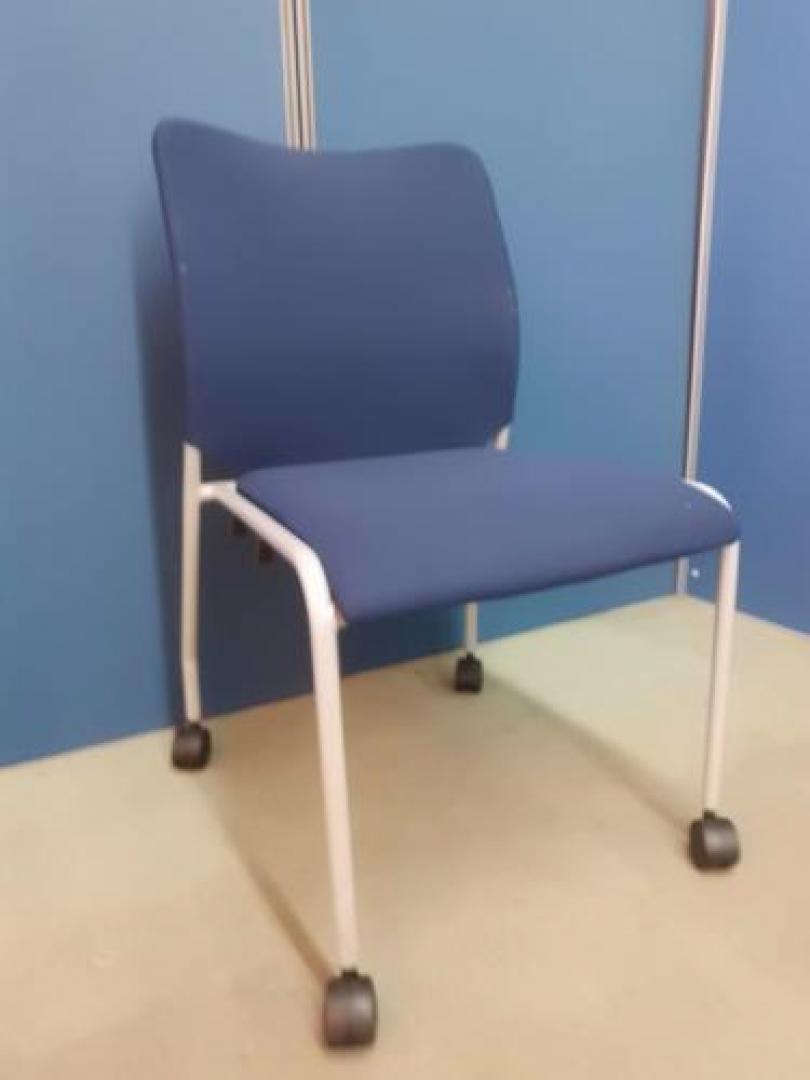 【■ネスティングチェア　■重ね合わせができ、キャスター付　】福井、京都、滋賀、石川、富山等北陸エリアは、お任せ下さいませ!!【会議チェア】
                                    中古
            