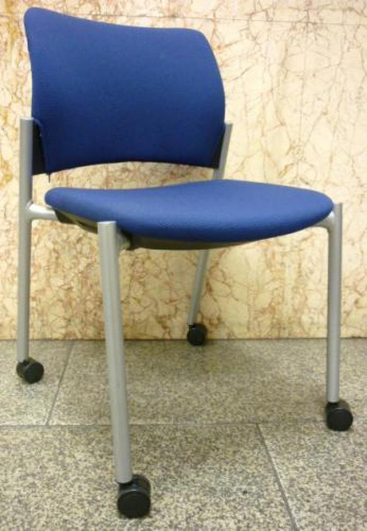 ■キャスター付/8147シリーズ■らくらく可動★便利なチェア♪【会議チェア】
                                    中古
            