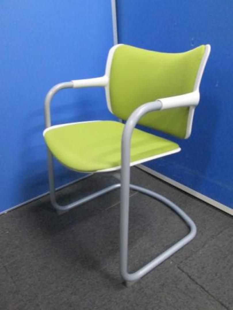 コの字脚タイプのミーティングチェアが入荷。会議用にいかがでしょう。【会議チェア】
                                    中古
            