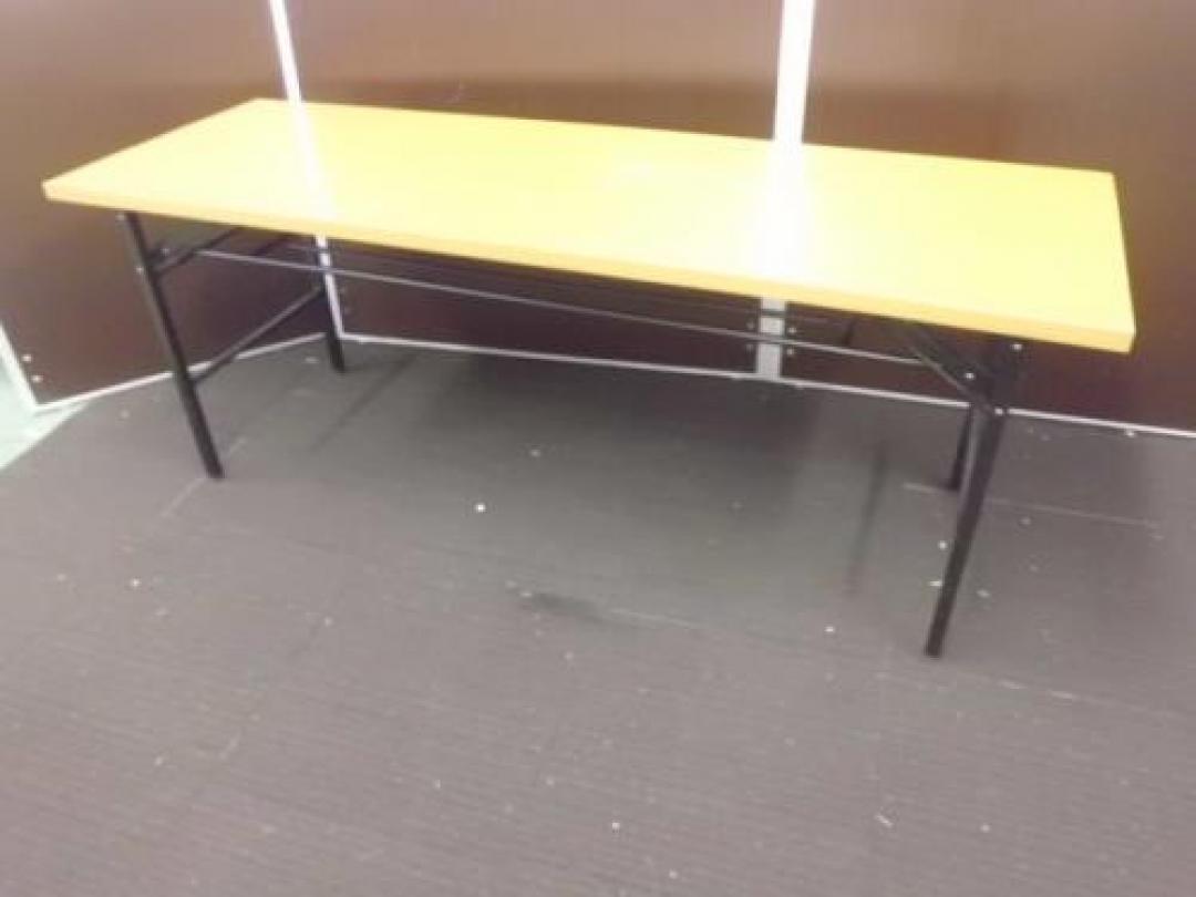 【￥５.２５０　状態良好シリーズ】　井上金庫製　Ｗ１８００ｍｍ折り畳みテーブル　■　状態良好
                                    中古
            