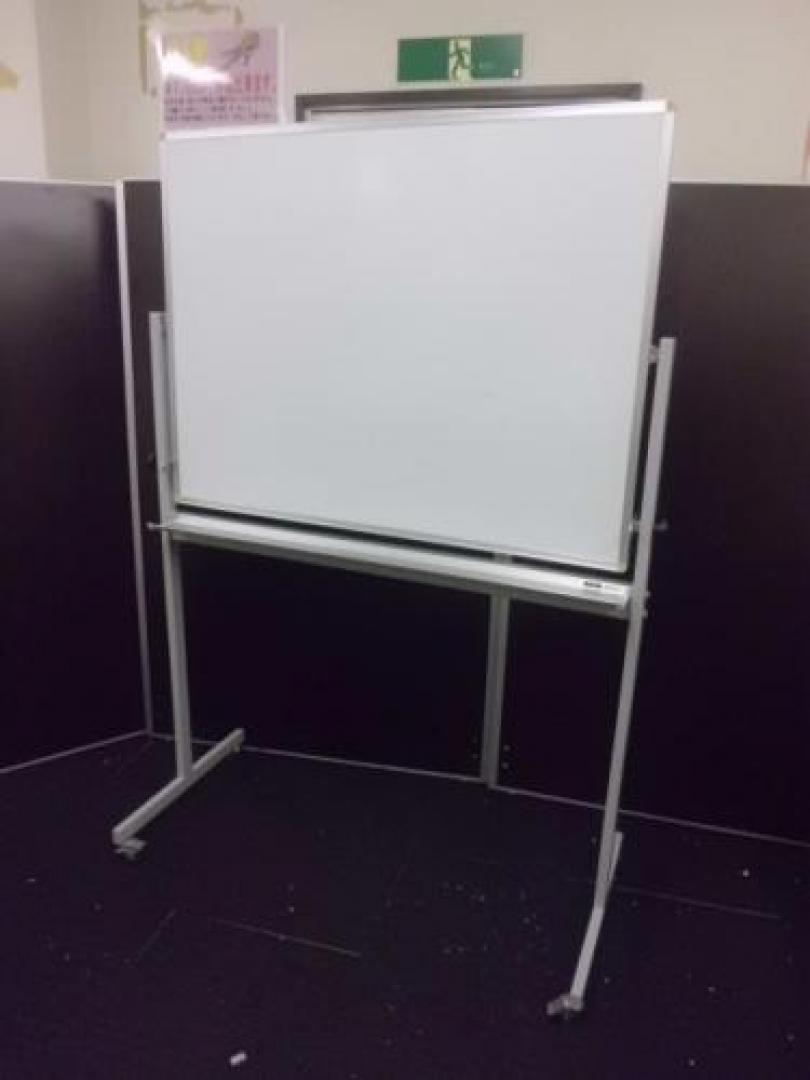 【￥１５.７５０　状態良好シリーズ】　イトーキ製　W1300mm両面ホワイトボード　■　状態良好
                                    中古
            