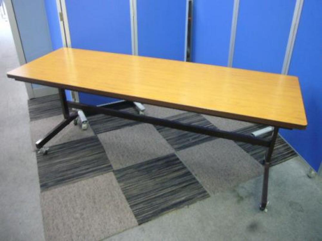 内田洋行製サイドスタックテーブル！！チークの色味が素敵！若干型式が古いためお努め価格！
                                    中古
            