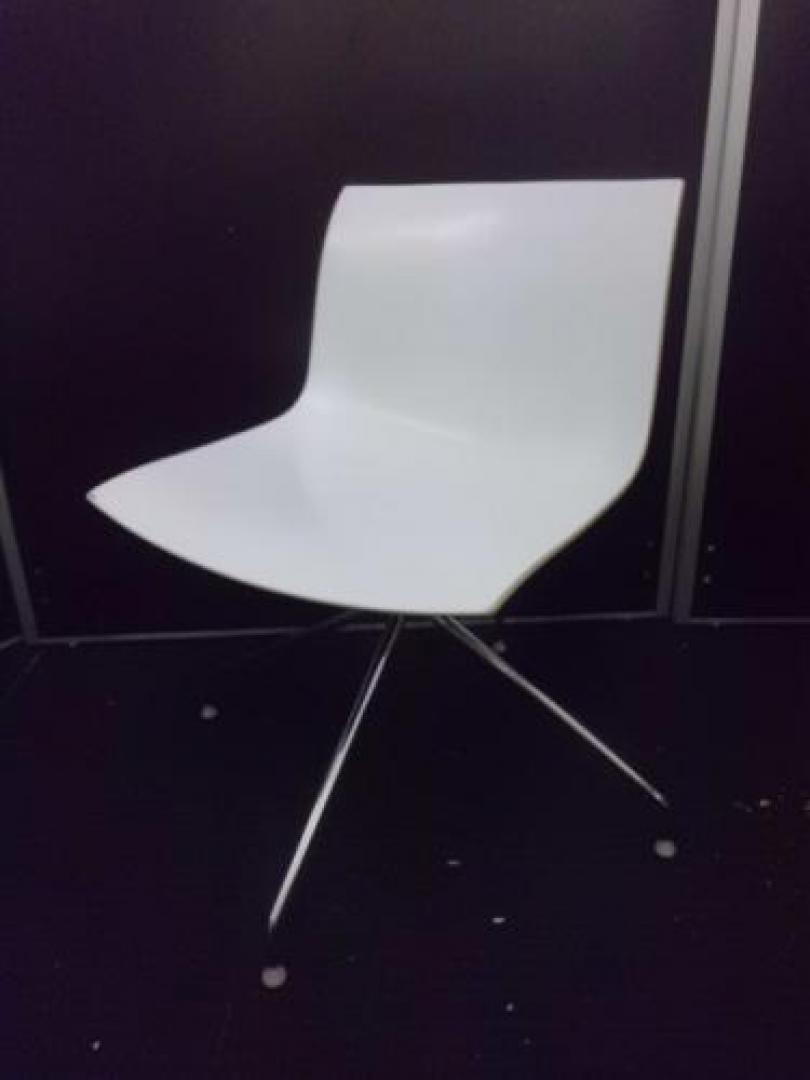 【￥７，３５０　状態良好シリーズ】　オカムラ製　Catita　カティファチェア　■ミーティングチェア　■【会議チェア】
                                    中古
            