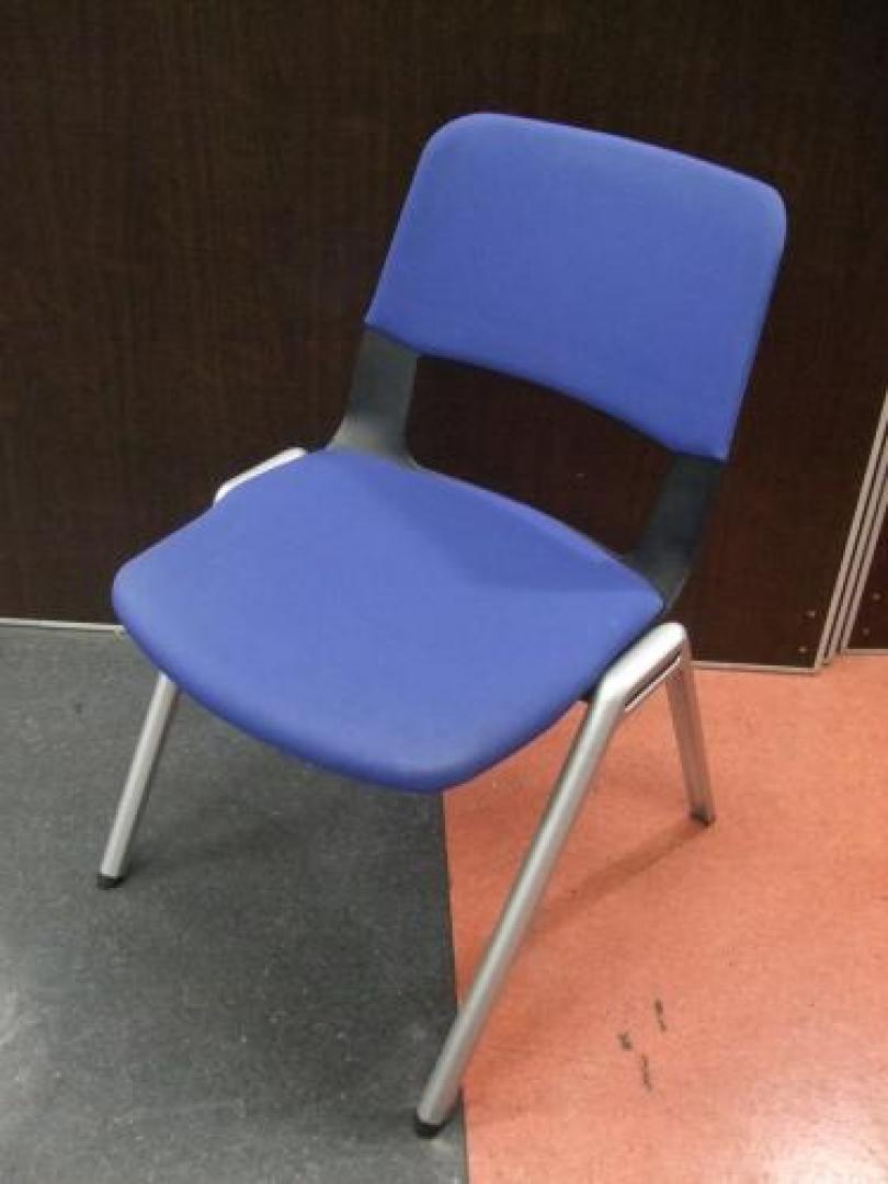 【フリップチェア】コクヨ製のフリップチェア残り2脚です！【現行カタログ商品】【会議チェア】
                                    中古
            