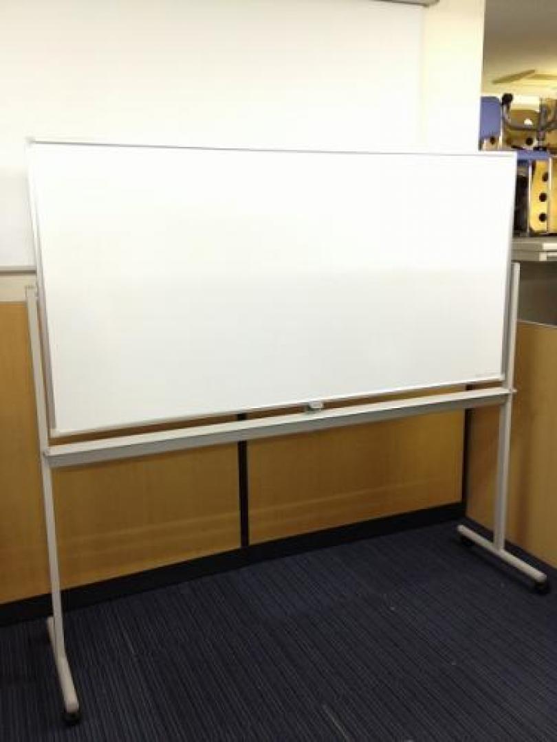 5/2入荷■ホワイトボード■両面無地■脚付き■
                                    中古
            
