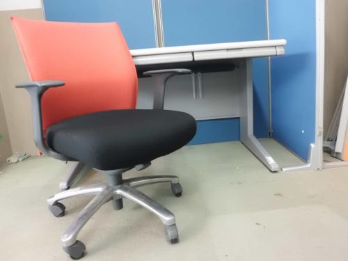 【セット商品】【平机W1200+カロッツァチェア・肘付】福井、福井、石川、京都、滋賀等は、お任せ下さいませ!!
                                    中古
            