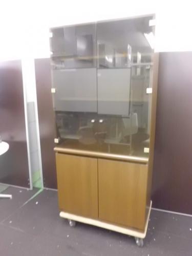 【￥２１.０００　状態良好シリーズ】　オカムラ製　役員用書棚　■　状態良好　【高級家具】
                                    中古
            