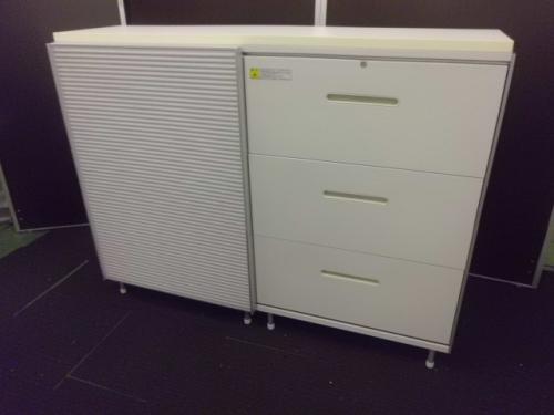 【￥２１.０００　状態良好シリーズ】　内田洋行製　Ｗ１６００ｍｍ　書庫　■　ワイドタイプで収納力抜群！！
                                    中古
            