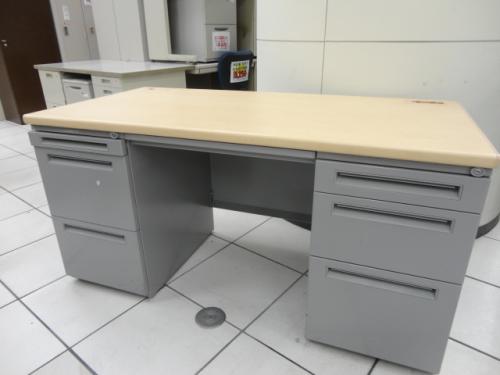 内田洋行製　両袖机　FEEDシリーズ　天板ナチュラル
                                    中古
            