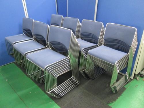 【大量入荷　70脚入荷しました】プラス製スタックチェア　重ねて収納！　若干汚れ有るためご奉仕価格！　【会議チェア】
                                    中古
            