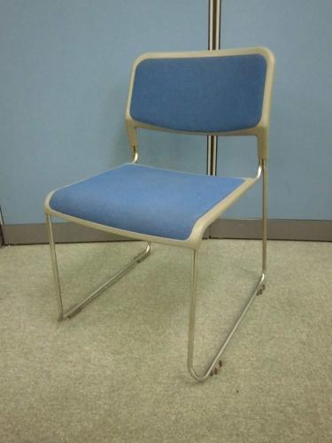 【￥1.111　お買い得！】スタッキングチェア　■ブルー【会議チェア】
                                    中古
            