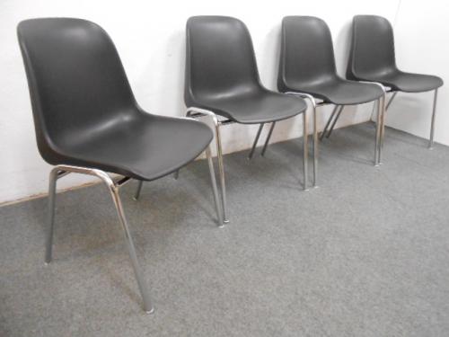 【　ちょっと座るだけならこれくらいがちょうど~パート2~　】　メーカー　unknow　｜　スタッキングチェア※上に重なる　｜　ブラック　｜　4脚セット　｜【会議チェア】
                                    中古
            