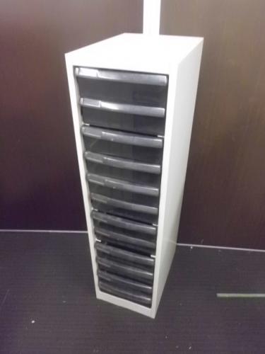 【￥７.７７７　使えればいいやシリーズ】　内田洋行製　ユニケース　　■　使用感有りの為、オツトメ品
                                    中古
            