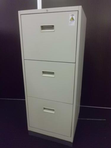 【￥１５.７５０　使えればいいやシリーズ】　コクヨ製　Ｂ４ファイルキャビネット　　■　珍しいタイプの書庫が入荷しました　■　使用感有りの為、オツトメ品
                                    中古
            