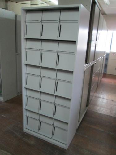 オカムラ　個別雑誌架　５段　
                                    中古
            