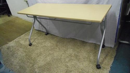 【５台入荷”】サイドスタックテーブル　折りたたみテーブル　■幅1400mm　奥行き500mm　の珍しいサイズです。
                                    中古
            