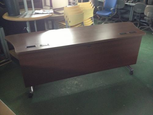 ミーティングテーブル（キャスター付）
                                    中古
            