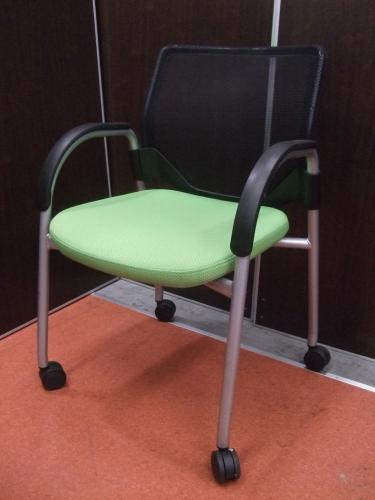オカムラ製　エアリシリーズ ※　座面にすこし汚れがあります・・・【会議チェア】
                                    中古
            