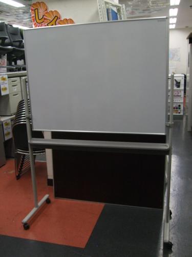 オカムラ製　両面ホワイトボード　ラスト　1台！！
                                    中古
            
