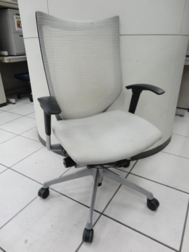 ■オカムラ製　Baron(バロンチェア)　メッシュチェア【OAチェア】
                                    中古
            