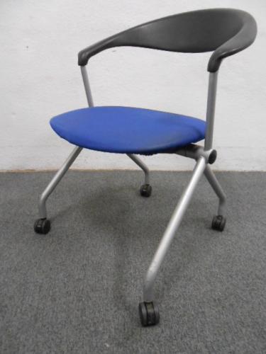 ネスティングチェア　｜　ウチダ　UCHIDA　｜　FM-290　スタッカートシリーズ　｜　ブルー　｜　※座面が上がり水平に重なります。【会議チェア】
                                    中古
            