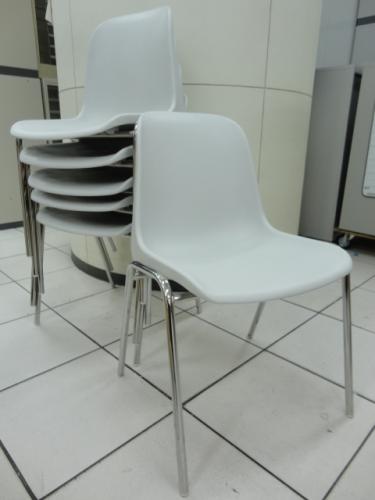■ホワイト　スタッキングチェア6脚セット【会議チェア】
                                    中古
            