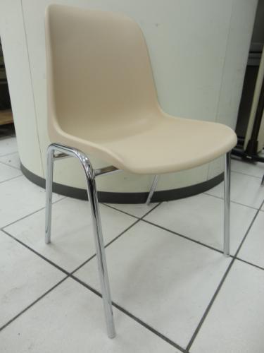 ■ベージュ　スタッキングチェア【会議チェア】
                                    中古
            