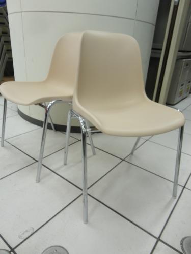 ■ベージュ　スタッキングチェア２脚セット【会議チェア】
                                    中古
            