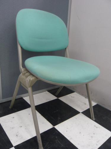 ■会議チェア■　オカムラ製スタッキングチェア　収納時には重ねて省スペースです。人気のグリーン色です！
                                    中古
            