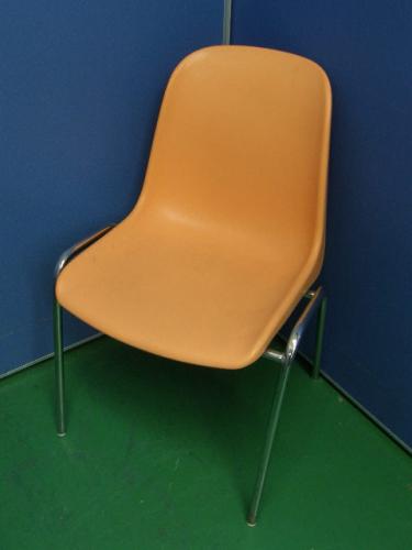 在庫一掃セール対象商品□スタッキングチェア■通常2,100円⇒945円(税込)までお値下げ！■POPなオレンジ色＾＾【会議チェア】
                                    中古
            