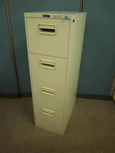 【待望入荷！】Ａ４ファイルキャビネット　■鍵付
                                    中古
            