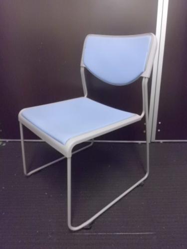 【￥３.１５０　揃いの在庫シリーズ】イトーキ製　スタッキングチェア　■　状態良好　【ロット】【会議チェア】
                                    中古
            