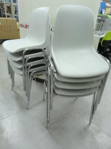 ■決め打ち！ホワイト　スタッキングチェア10脚セット！【会議チェア】
                                    中古
            