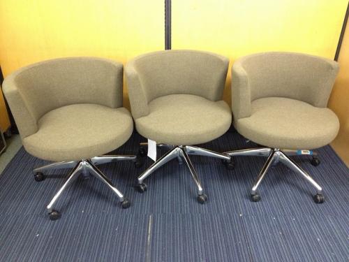 *新古品*【￥4,200-｜7/25在庫情報】■4脚セット■丸くて、かわいいチェア■待合室にいかがですか？■【おつとめ品】【会議チェア】
                                    新古品
            